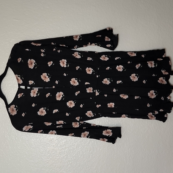 Lost + Wander Black Floral Flutter Sleeve Ruffle Hem Romper - Picture 9 of 12